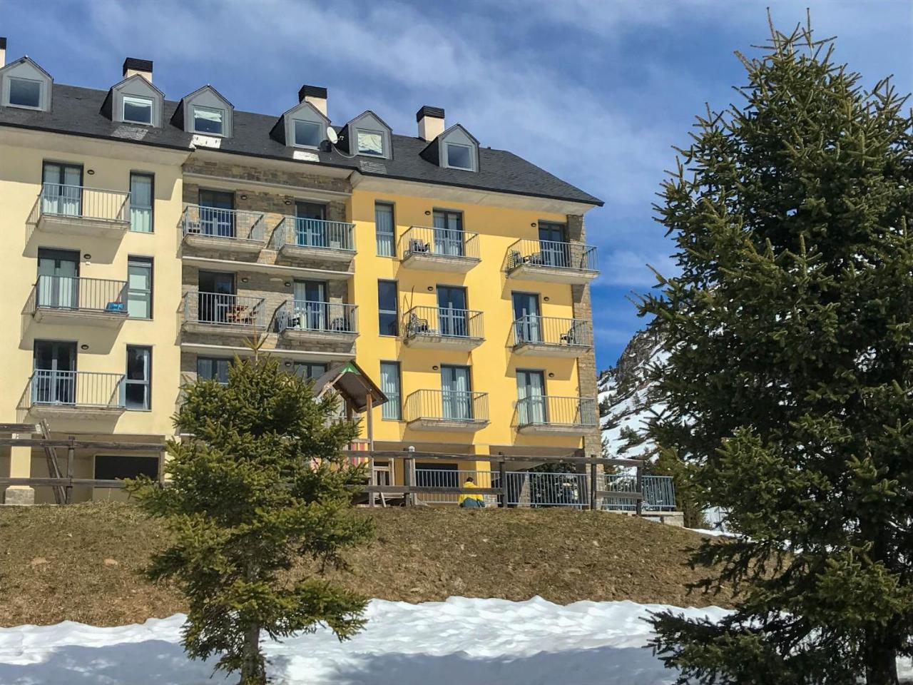 Apartamentos Lorien Candanchu Exterior photo